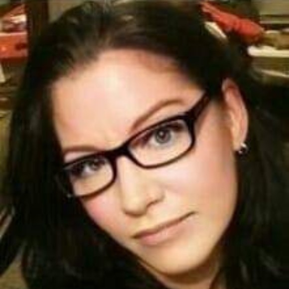 Meet your Posher, Michelle - Picture 1 of 2